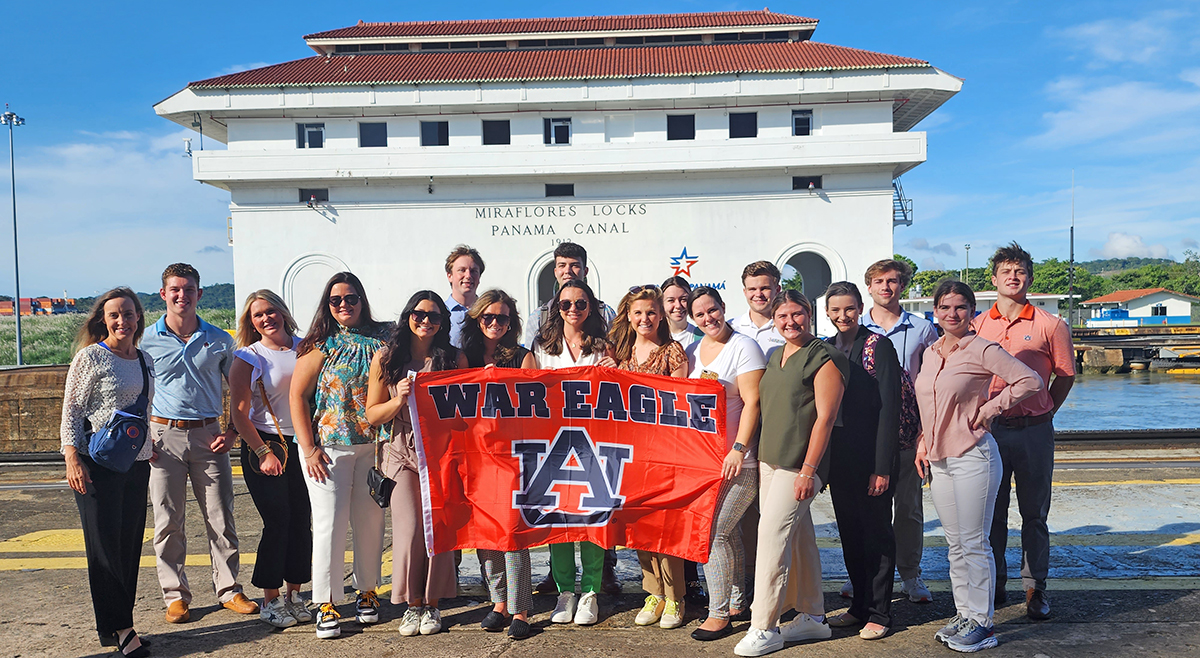 BUSI3250 students at Panama Canal