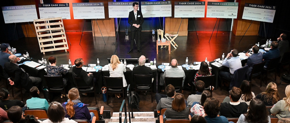 Entrepreneur pitch Student pitching to panel of judges