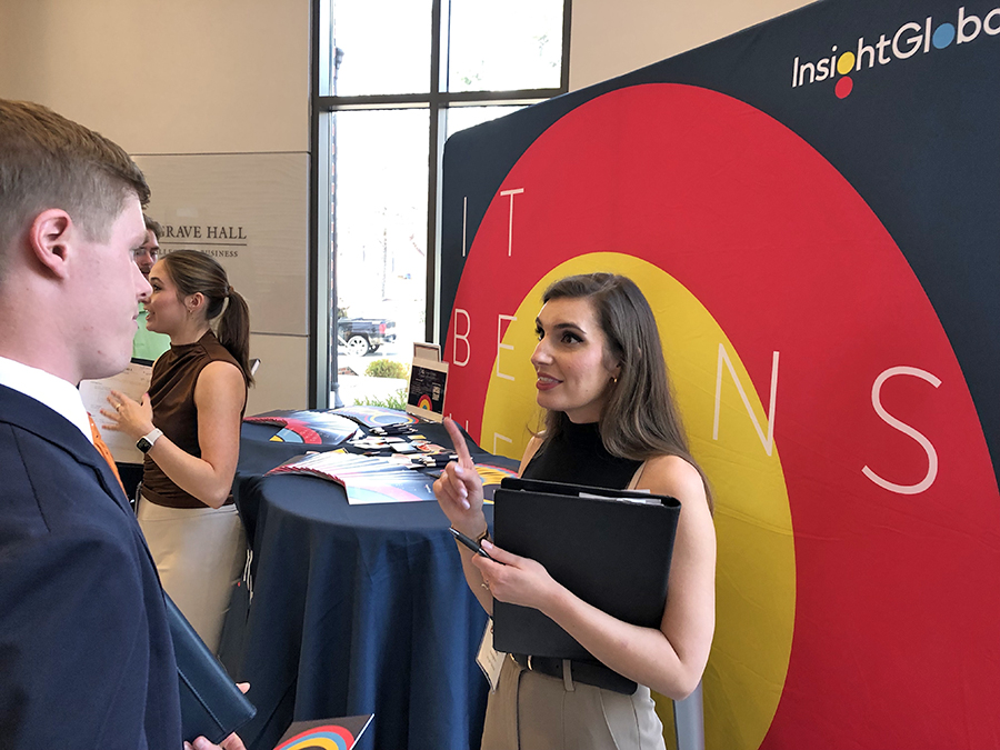 Recruiter and student spring23 Harbert career fair