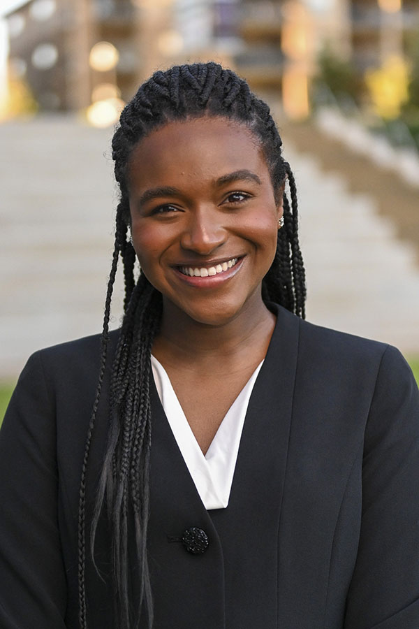 Ronda Woods headshot